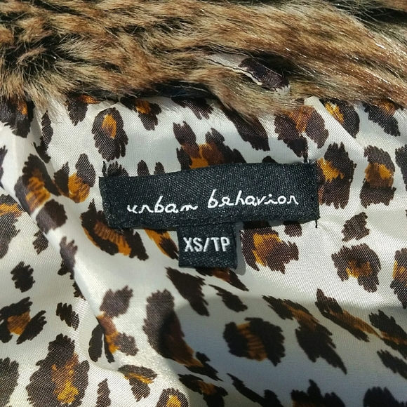 2/$20🌿 Brown Faux Fur Zip Up Vest - Picture 4 of 4